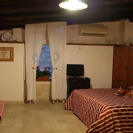 Borgo San Martino Szálloda Bra